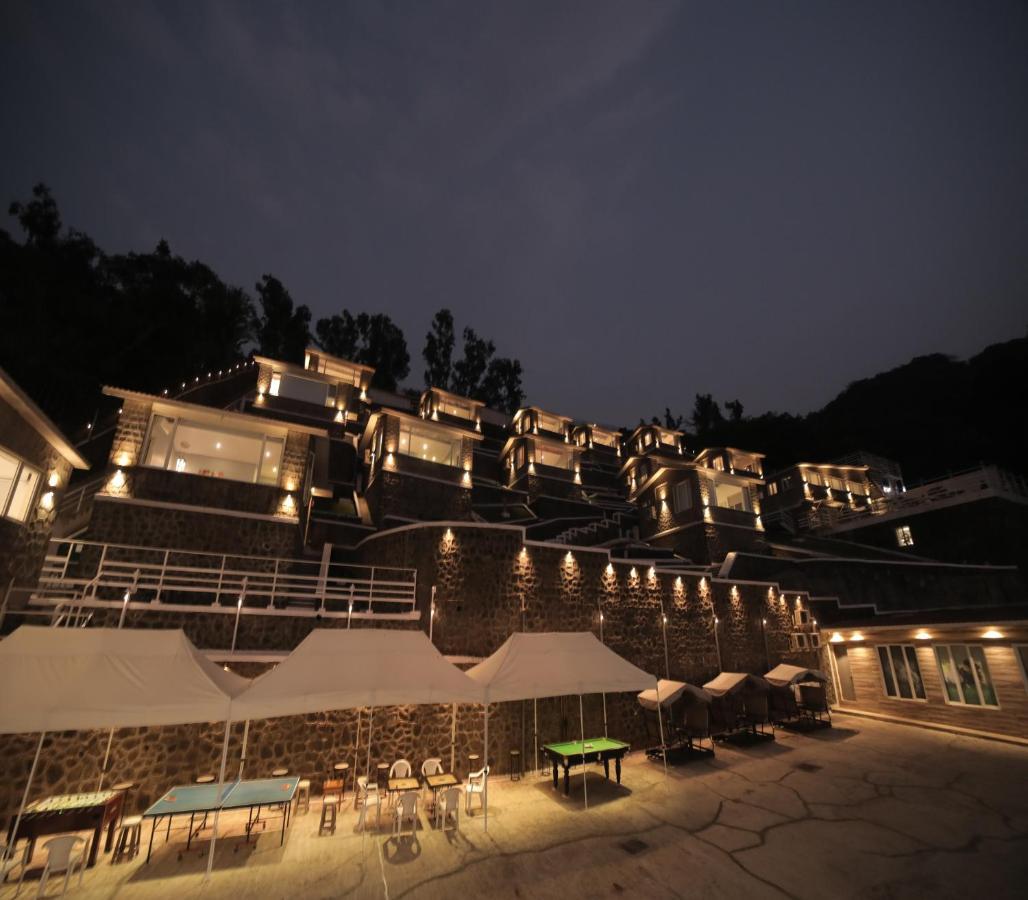 360 South, Khandala Lonavala Bagian luar foto