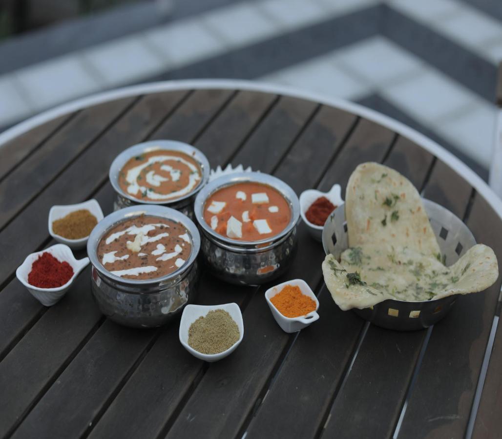 360 South, Khandala Lonavala Bagian luar foto